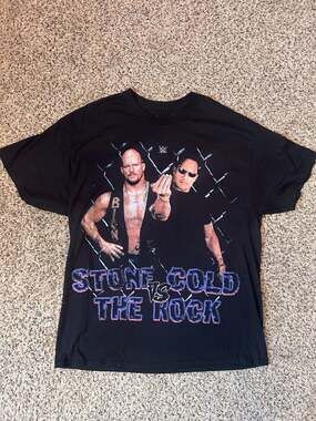 WWE Stone Cold vs The Rock T-Shirt Size XL Black Graphic Tee